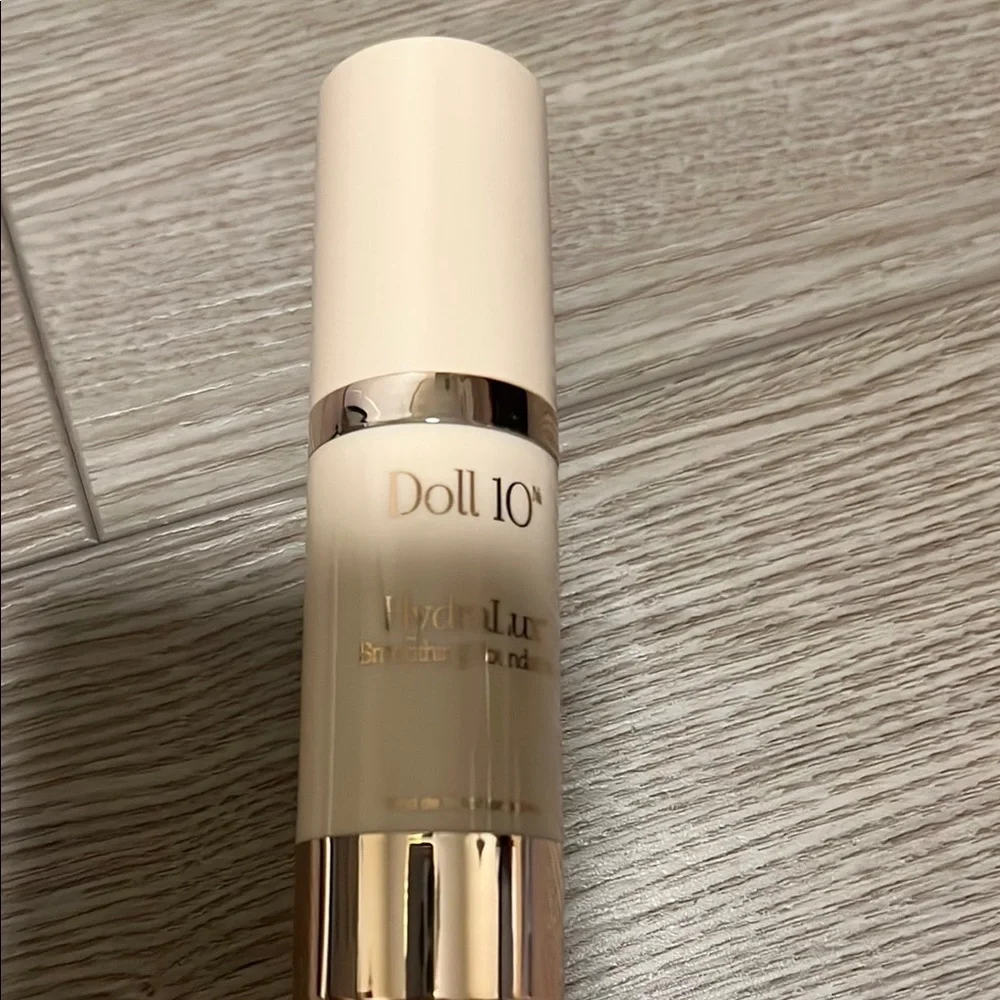 Doll 10 HydraLux Foundation Duo